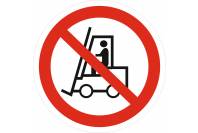 Знак 'Запрещается движение средств напольного транспорта'