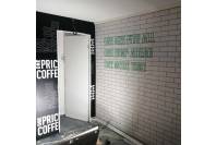 Оформление помещения кофейни с помощью виниловой пленки, логотип на кассовый прилавок и световая вывеска