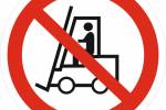 Знак 'Запрещается движение средств напольного транспорта' (ГОСТ Р 12.4.026-2001) 200х200 мм P07